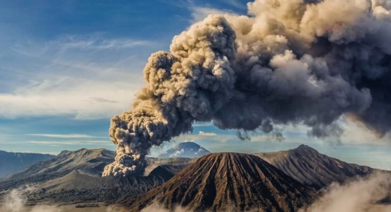 Tonga Volcano Eruption