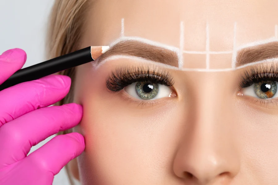 eyebrow slit woman