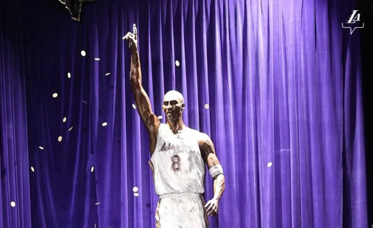 Kobe statue