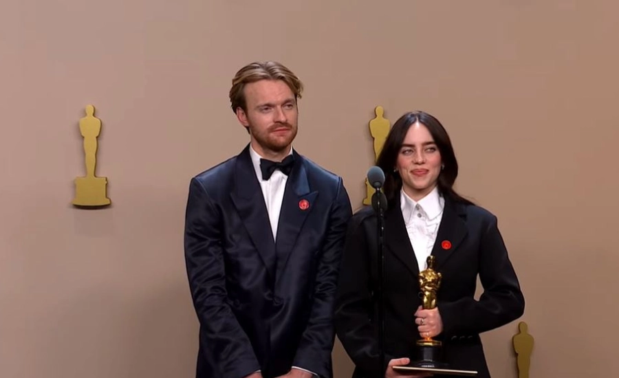 Oscar 2024, Billie Eilish along with her brother Finneas O'Connell