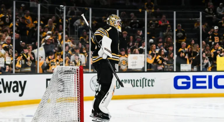 bruins panthers fight, bruins goalie interference, bruins panthers game, bruins panthers game 2