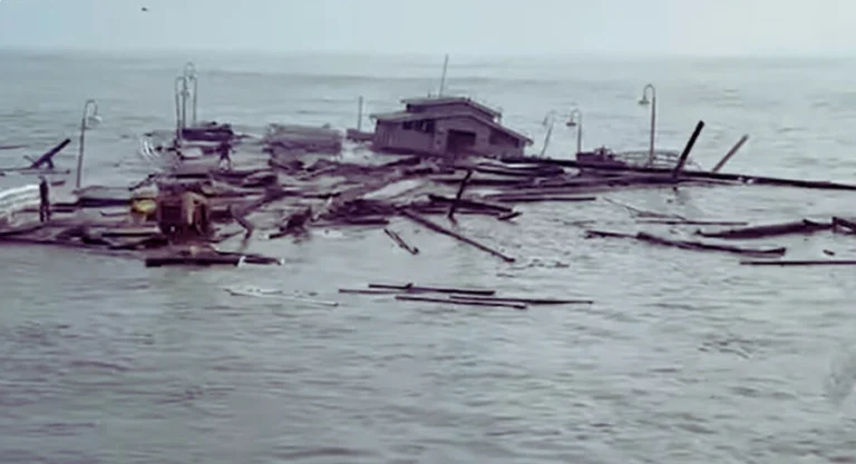 Santa Cruz Wharf collapses, santa cruz pier collapse today, santa cruz wharf collapse today, wharf santa cruz wharf news, wharf collapse