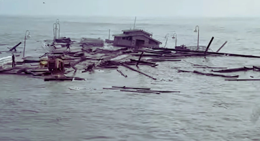 Santa Cruz Wharf collapses, santa cruz pier collapse today, santa cruz wharf collapse today, wharf santa cruz wharf news, wharf collapse