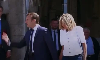 emmanuel macron, emmanuel macron wife, french president wife, french president, macron shove, macron's wife, macrons wife, president macron, macron wife age, emanuel macron